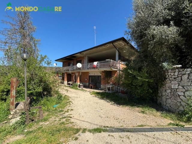Villa Indipendente in vendita a Fara Sabina, Lazio