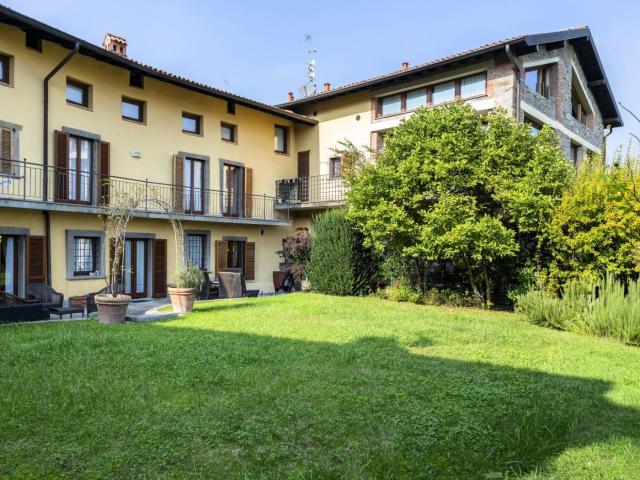 Villa Indipendente in affitto a Gallina, Bergamo