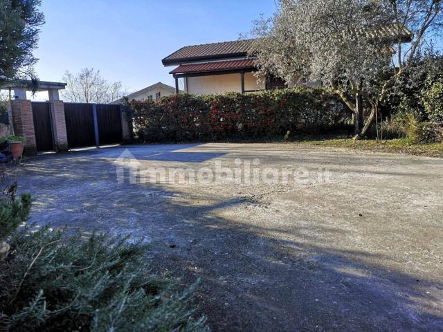 Villa Indipendente in affitto a Frosinone, Lazio