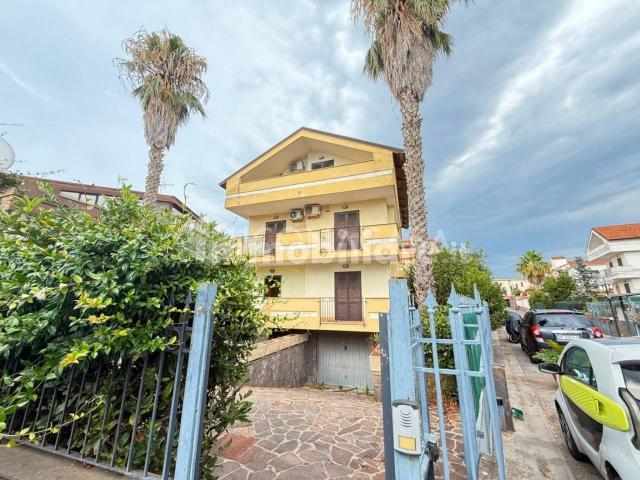 Villa Indipendente in affitto a Municipalità 6, Campania