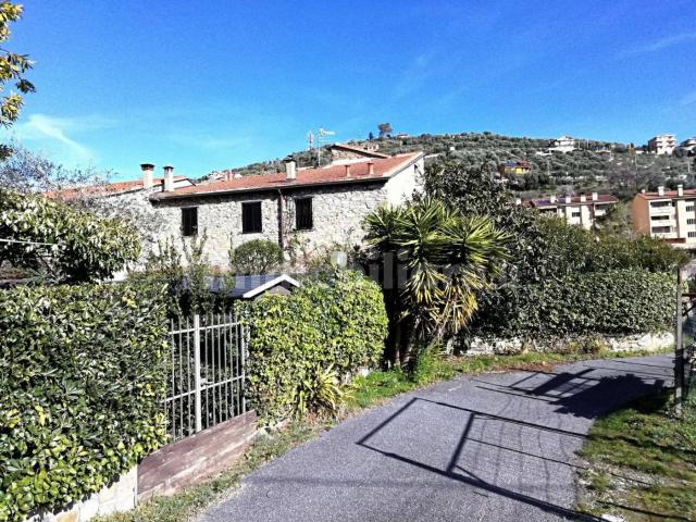 Villa Indipendente in affitto a Clavi, Imperia