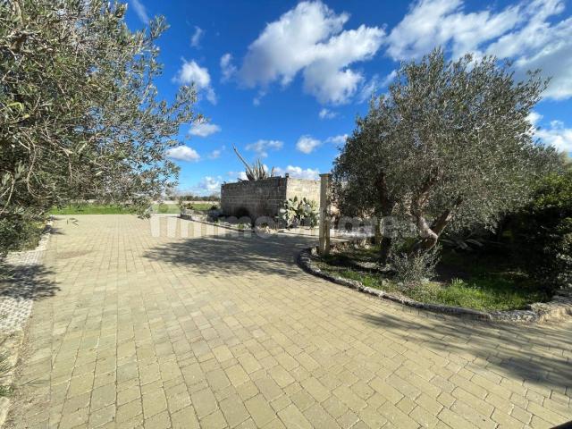 Villa Indipendente in affitto a Contrada Campo dei Fiori, Puglia