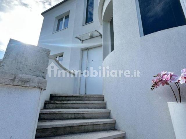 Villa Indipendente in affitto a Magrè, Schio