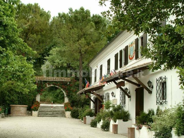 Villa Indipendente in affitto a Clusone, Lombardia