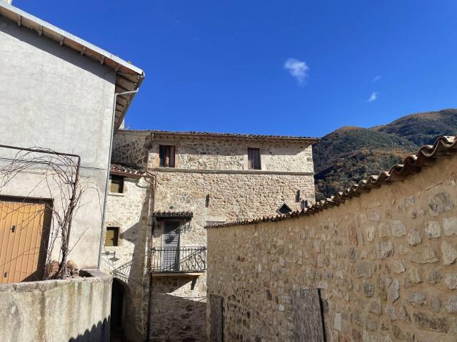 Appartamento in vendita a Cerreto Di Spoleto, Umbria