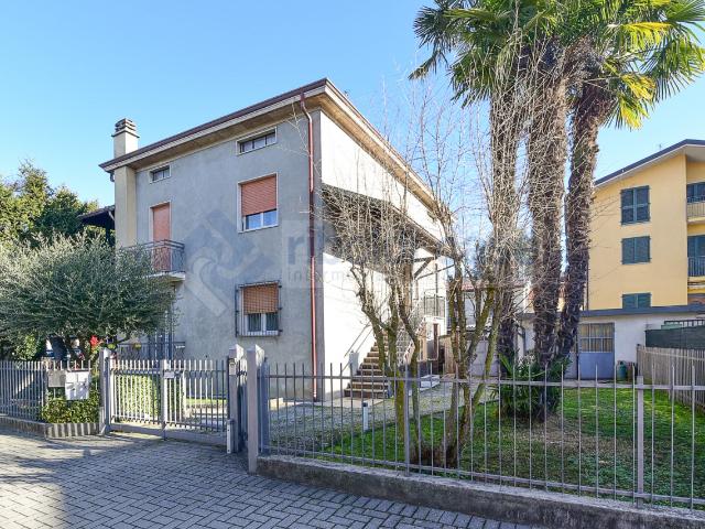 Appartamento in vendita a Verano Brianza, Lombardia
