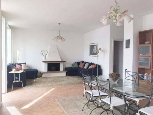 Appartamento in affitto a Torno, Lombardia