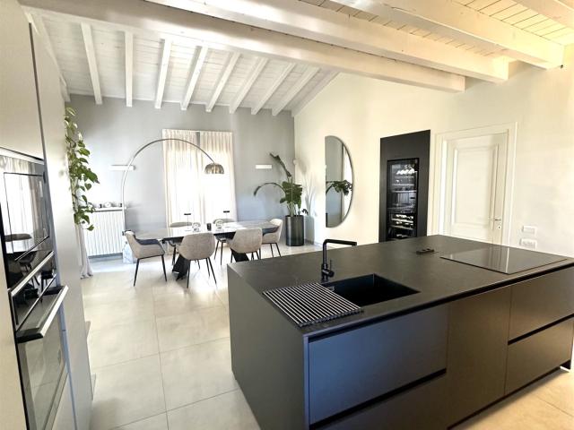 Casa in vendita a Zona Centro, Brescia