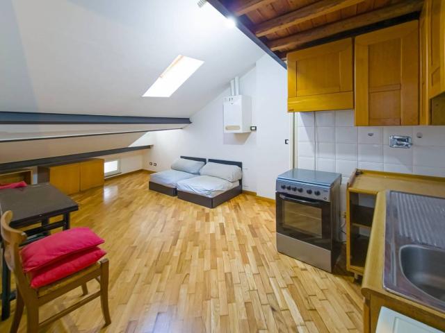 Appartamento in affitto a Centro Est, Serra Riccò