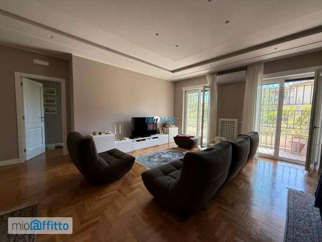 Appartamento in affitto a Municipalità 1, Campania