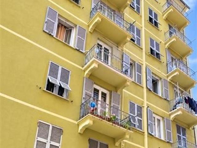 Appartamento in vendita a Rivarolo, Genova