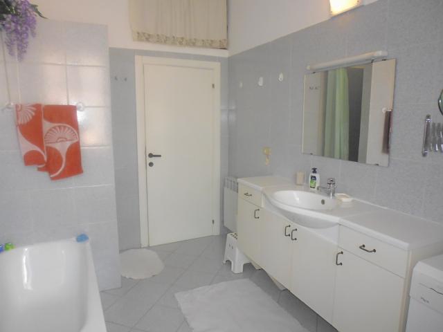 Appartamento in affitto a Centro Est, Serra Riccò