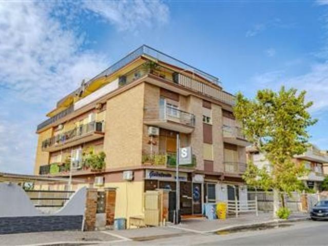 Attico in vendita a Torvajanica, Pomezia