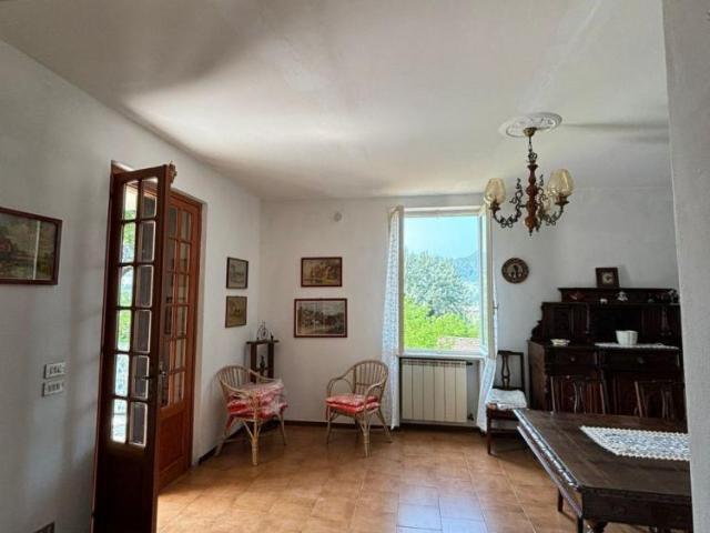 Appartamento in affitto a Varano De' Melegari, Reggio Emilia