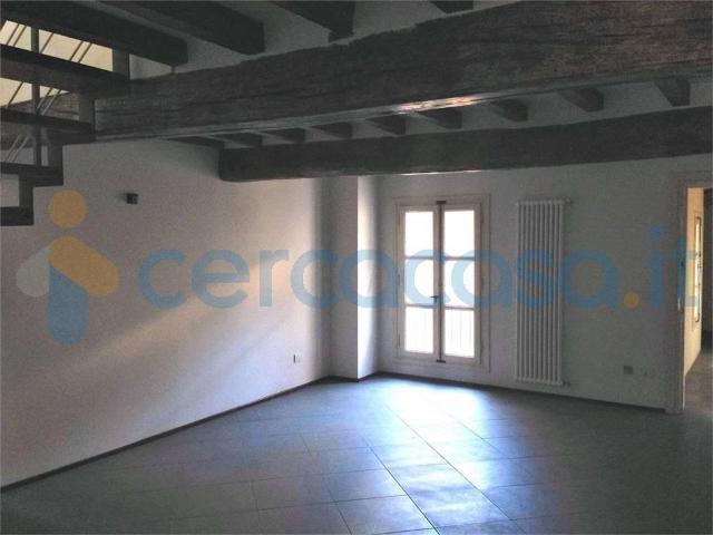Appartamento in affitto a San Pietro città, Re