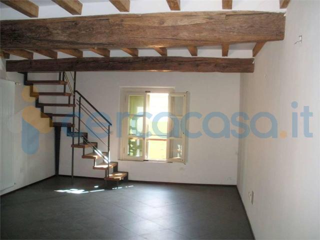 Appartamento in affitto a San Pietro città, Re
