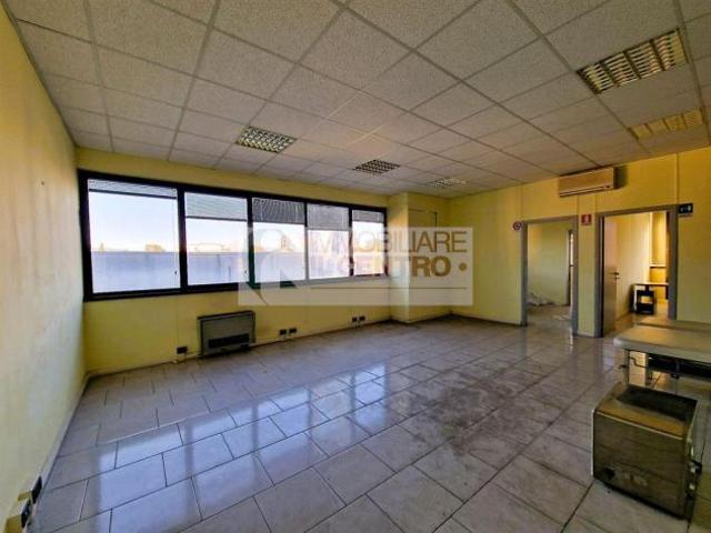 Ufficio in vendita a Sarzana, Liguria