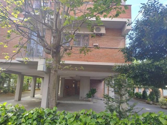 Pentalocale in vendita a Modena
