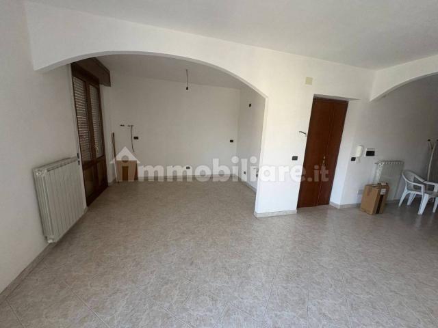 Appartamento in affitto a Dugenta, Campania