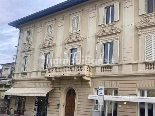 Appartamento in vendita a Camaiore, Toscana