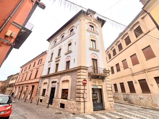 Ufficio in vendita a Centro, Marche