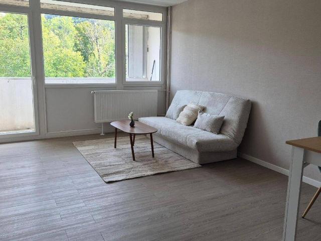 Studio location à Bouvent, Oyonnax