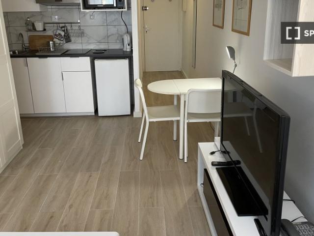 Studio location à France métropolitaine, Courbevoie