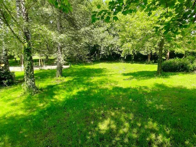 Studio location à Saint-Amans, Salmiech
