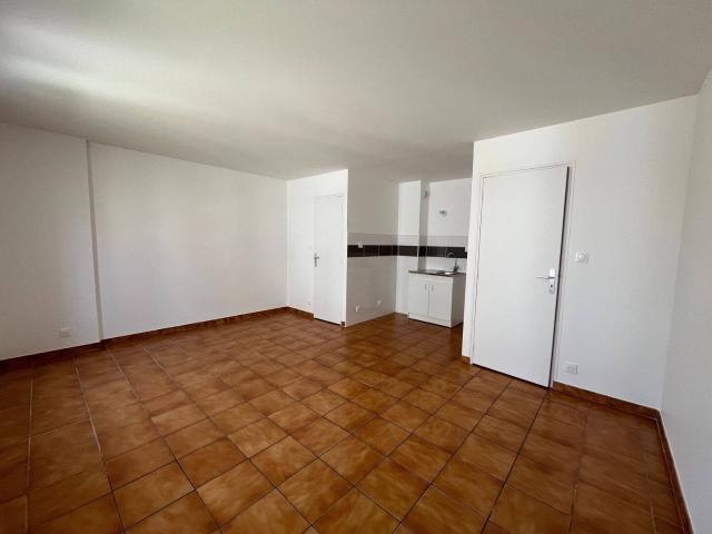 Studio location à Corbeil-Essonnes, Essonne