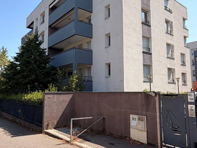 Studio location à Le Molard, Décines-Charpieu