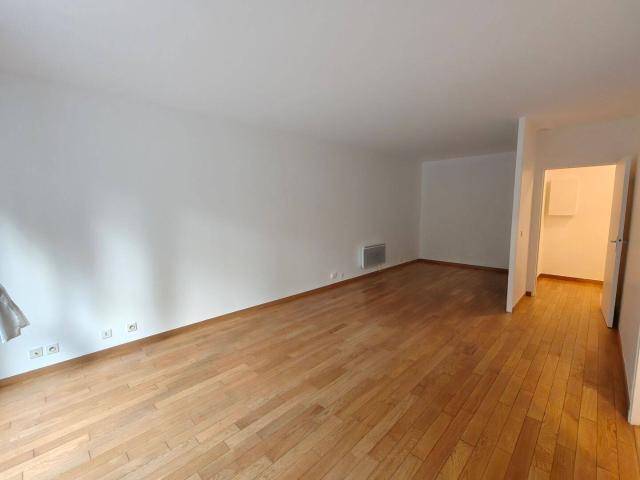 Studio location à Paris 16e Arrondissement, Paris