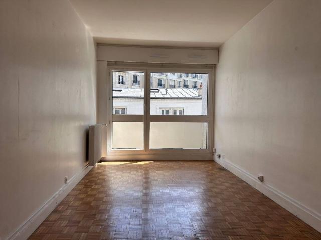 Studio location à Paris 18e Arrondissement, Paris