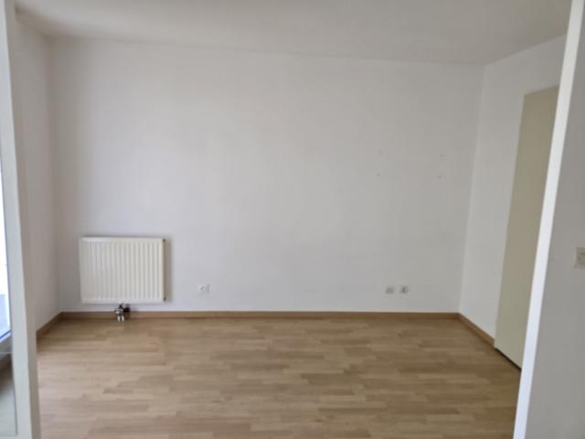 Studio location à Évry, Petit-bourg