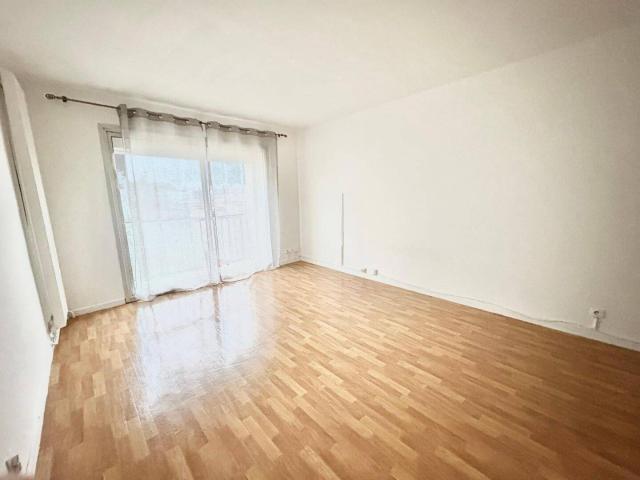 Studio location à Quartier Centre Ville, Reims