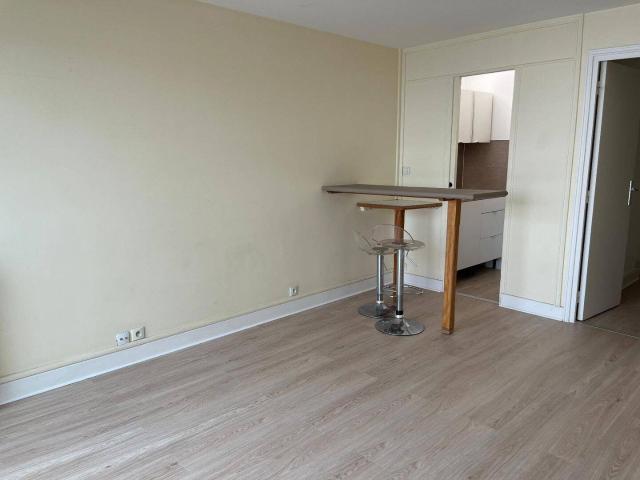 Studio location à Quartier Centre Ville, Reims