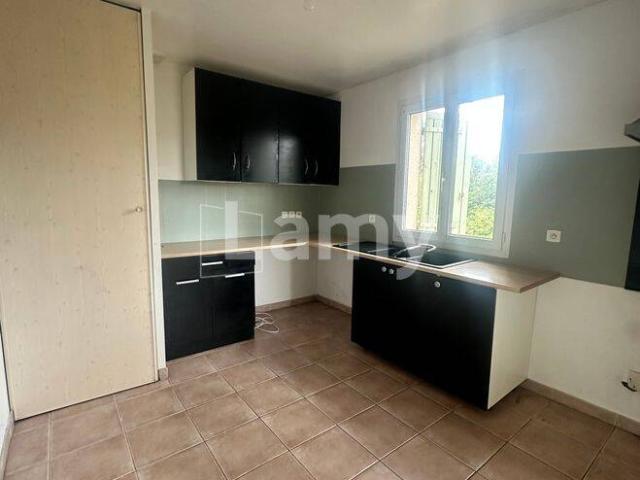 Appartement location à Lotissement la Cabassude, Trets
