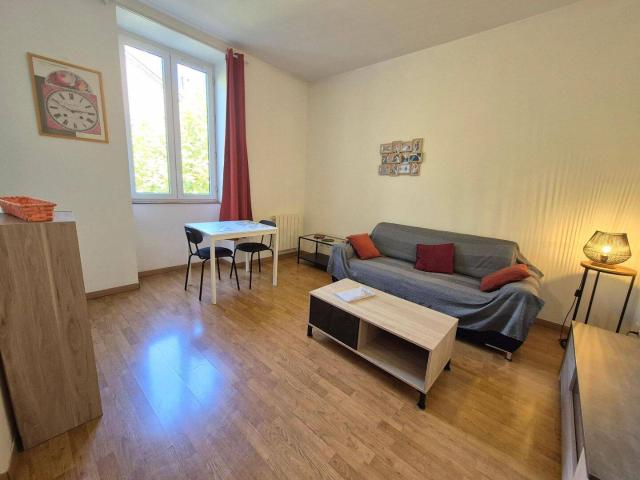 Appartement location à La Roque-Sainte-Marguerite, Aveyron