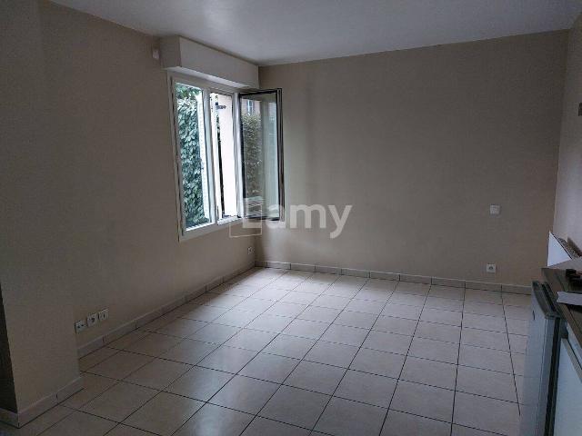 Studio location à Saint-Exupéry, Poissy