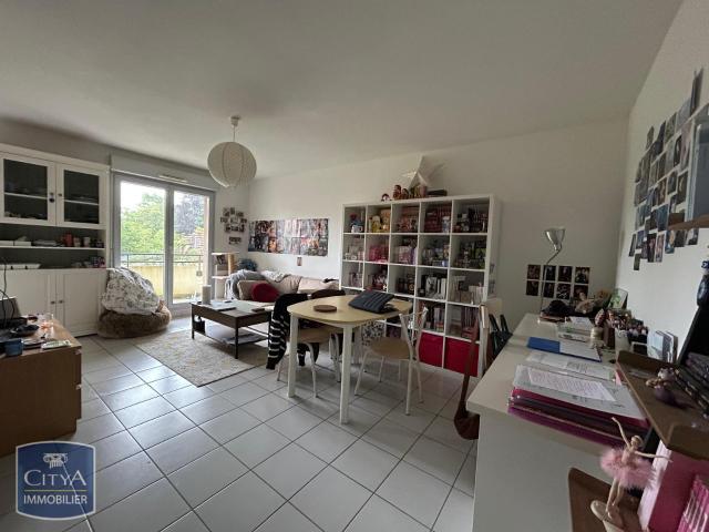 Appartement location à Les Bressoles, Saint-Amand-Montrond