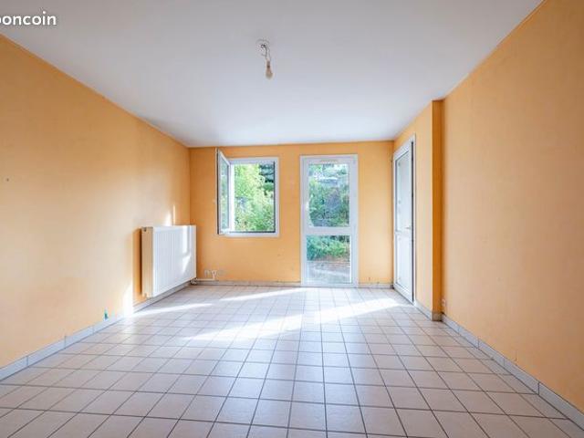 Appartement vente à Bourg-Argental, Loire