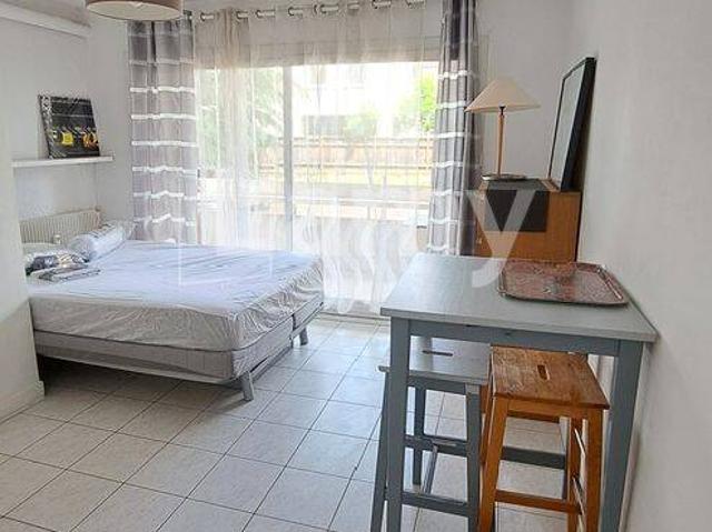 Studio location à Le Vernay, Caluire-et-Cuire