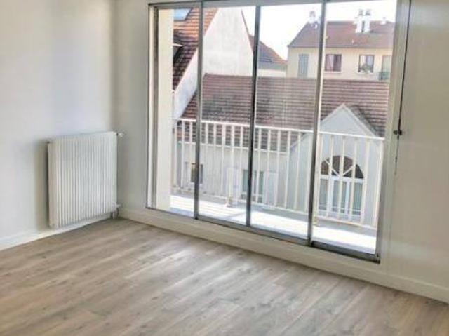 Studio location à Quartier Centre-Ville / Corentin Celton / Les Varennes, Issy-les-Moulineaux