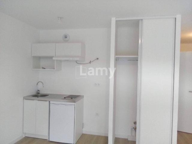 Studio location à Les Chênes, Cergy