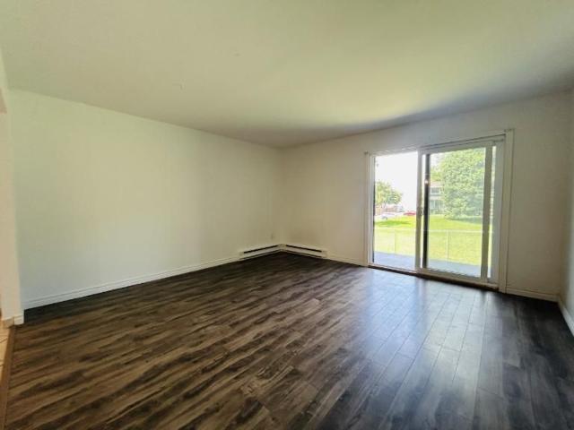 Apartment for rent in Saint-Mathieu, Québec