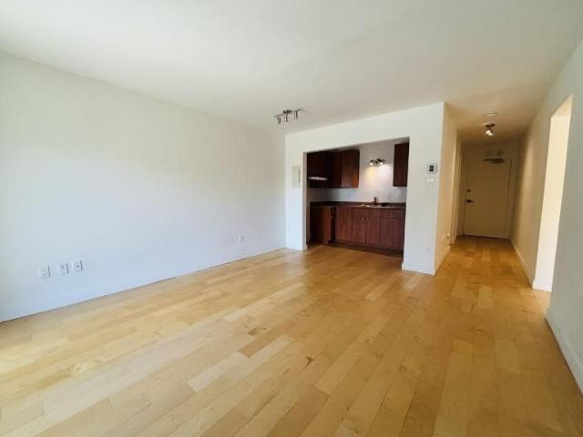Apartment for rent in Saint-Mathieu, Québec