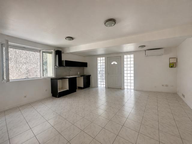Appartement location à Nîmes, Combas