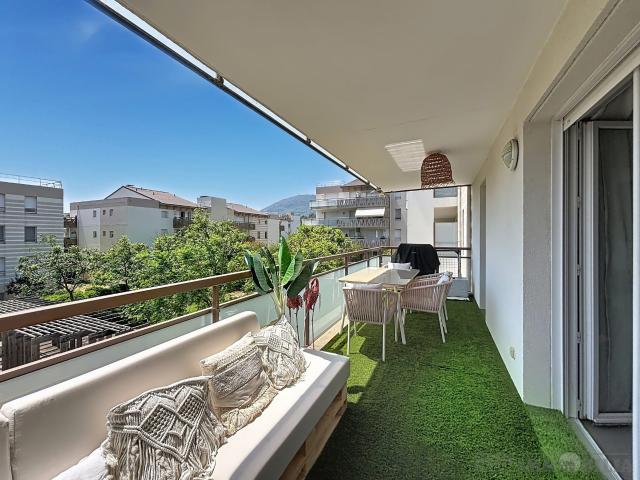 Appartement vente à Zone d'activité de La Grave, Carros