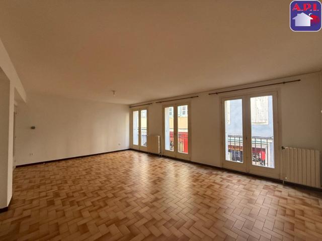 Appartement location à Bourrut, Ganac