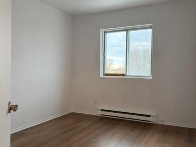 Apartment for rent in Sainte-dorothee, Quebec