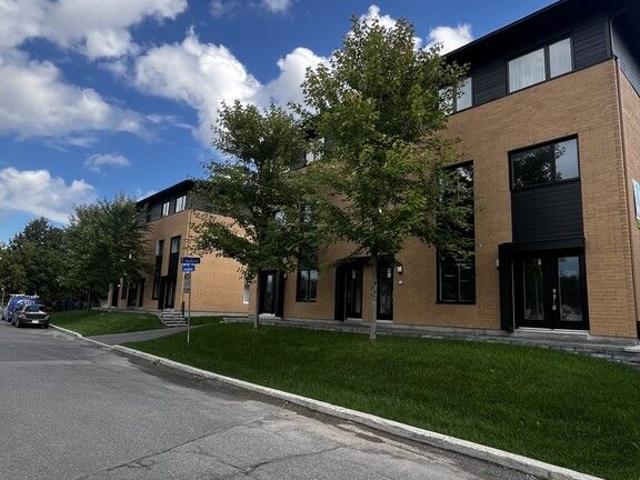 Apartment for rent in Sainte-rose, Quebec